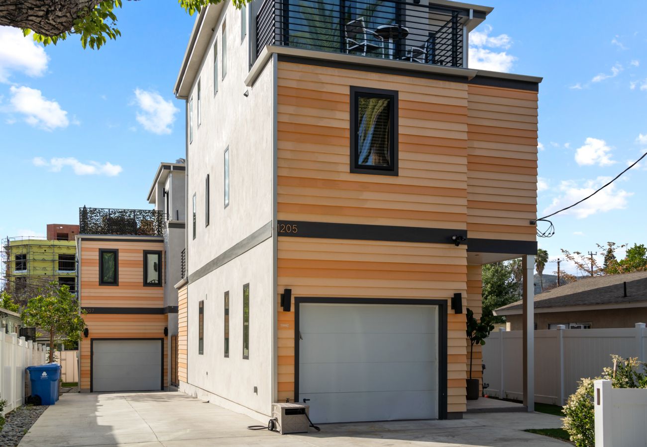 Casa en Silver Lake - LUXE | Los Angeles Modern Tri-Level Near Sunset