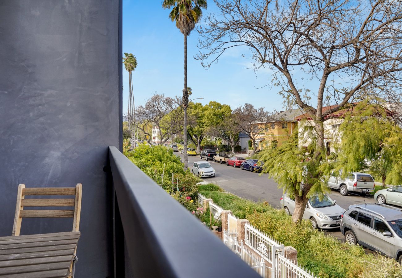 Casa en Los Angeles - NEW Build | Hollywood Gated Townhome