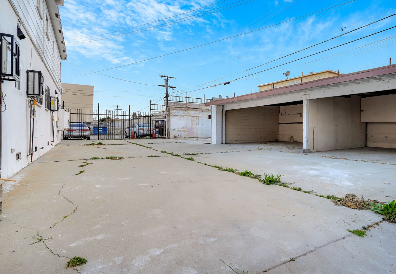 Departamento en Los Angeles - LA | Remodeled Urban Apt W/ Gated Parking near LAX