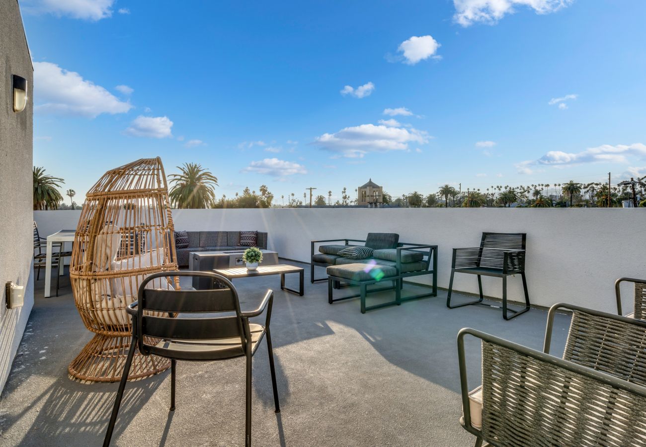 Casa en Los Angeles - LUXE | 5 BDRM Rooftop, Backyard, ADU