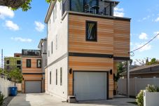 House in Silver Lake - Manzanita Front