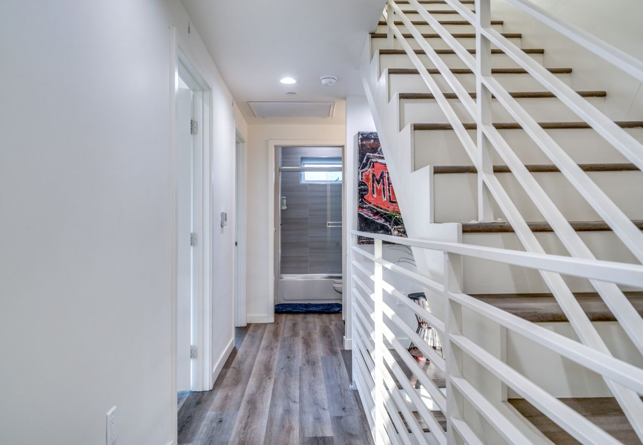 Townhouse in Los Angeles - LUXE | Gated 5BDRM West Adams Home