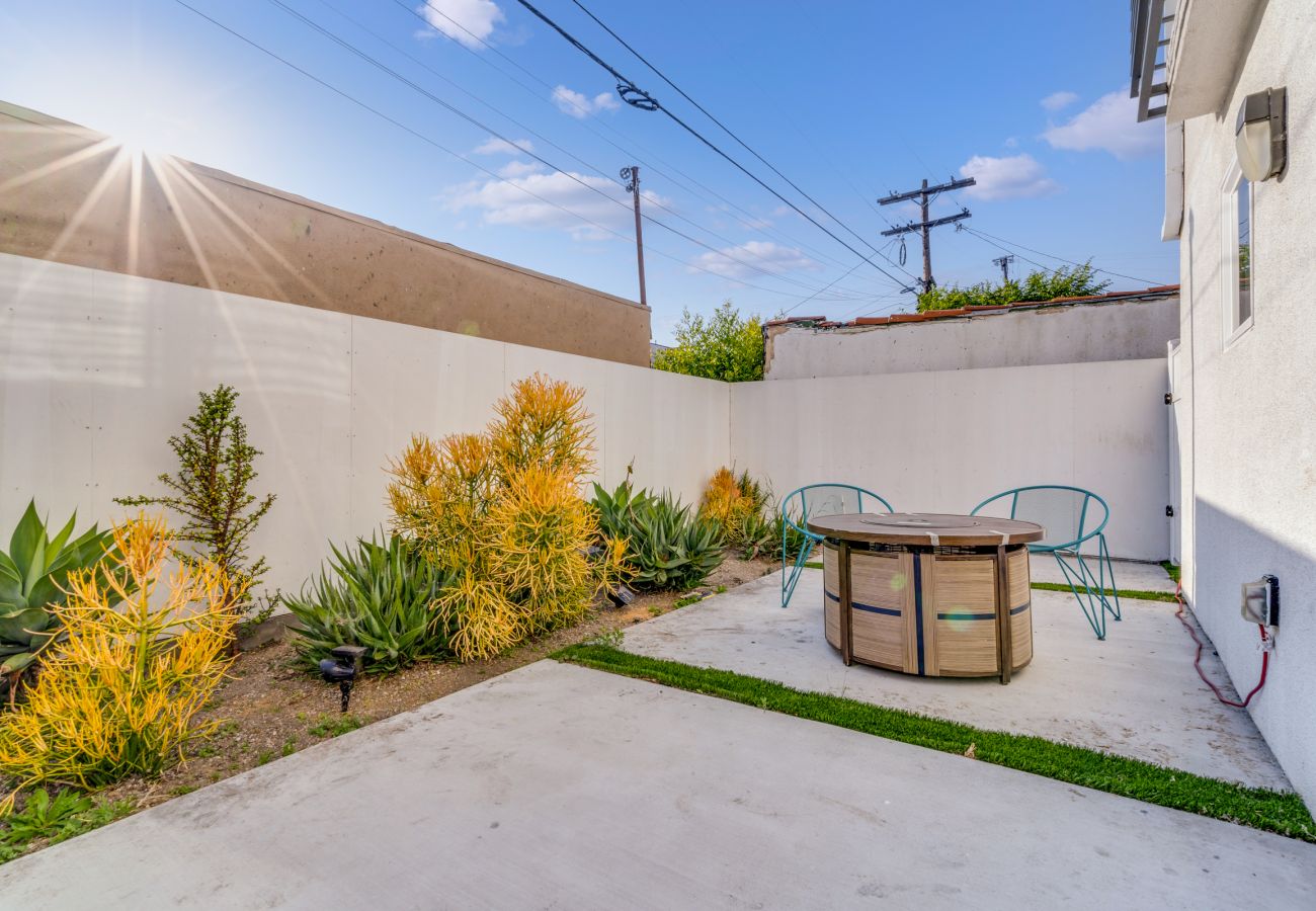 Townhouse in Los Angeles - LUXE | Gated 5BDRM West Adams Home