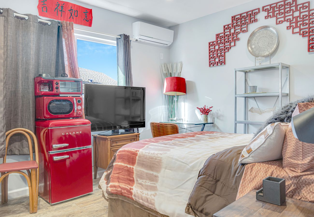Apartment in Venice - Moulin Rouge Room - 1 block from Beach