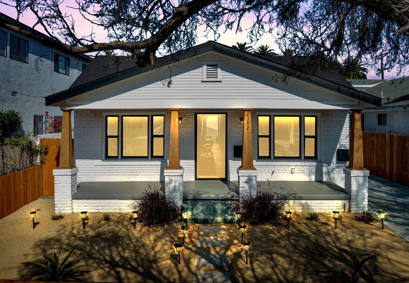 House in Los Angeles - Elegant Craftsman Home